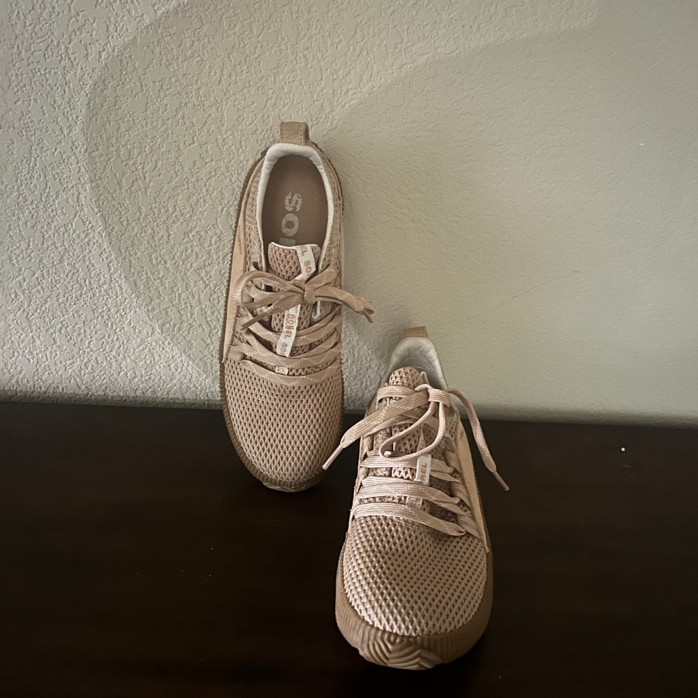 Sorel Women's Waterproof Out N About Lace sneaker Size 6 M